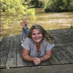 Meet your Posher, Elizabeth